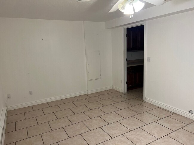 Building Photo - 161 E 70 S