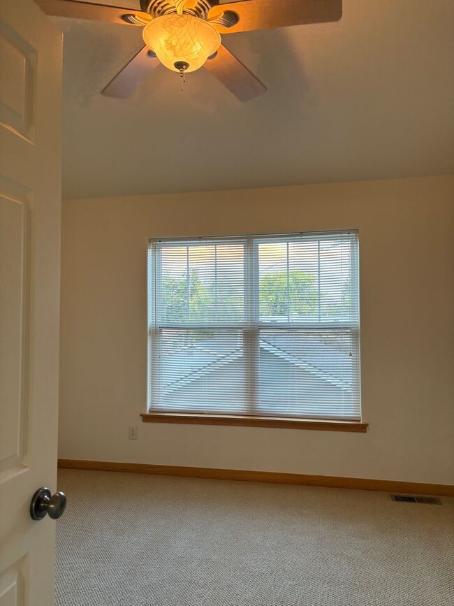 Building Photo - Spacious Lewis & Clark 4-Bedroom Home