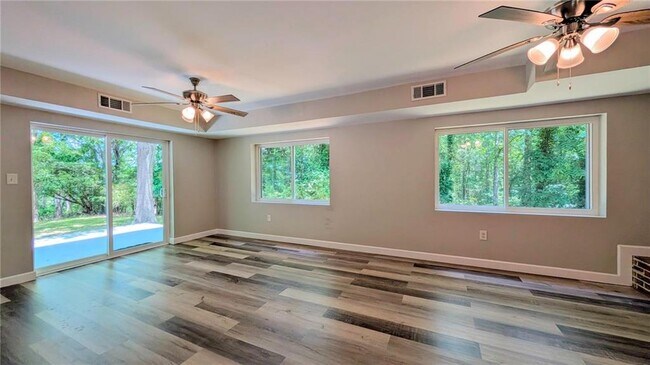Building Photo - 3318 Hilltop Cir