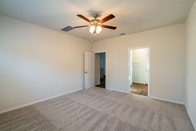 Building Photo - 612 LT Rusty Dr