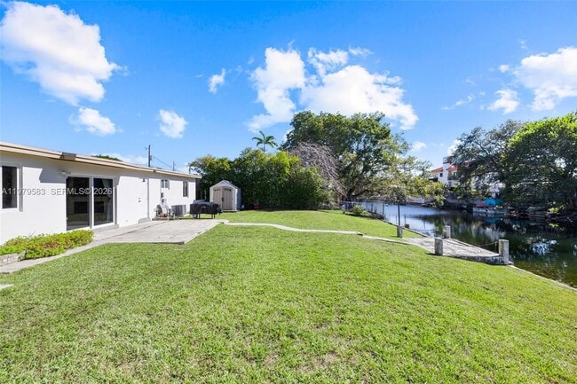 Building Photo - 10750 SW 43rd Ln