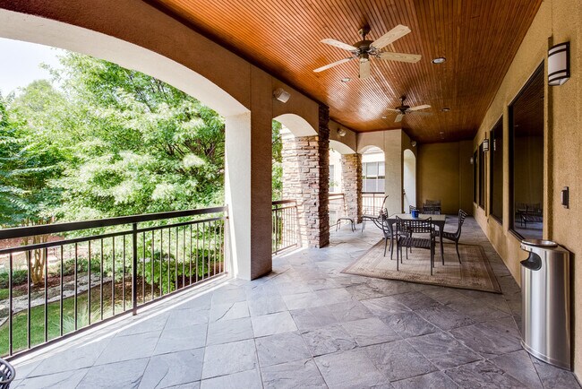 Building Photo - 2-Bed/2-Bath in Green Hills/Belmont/Vanderbilt