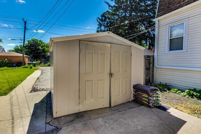 Building Photo - 3631 Kemman Ave