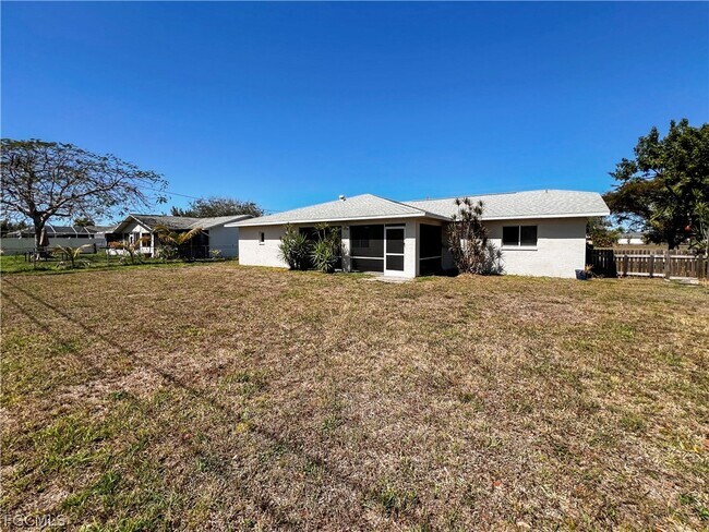 Building Photo - 208 SE 17th St