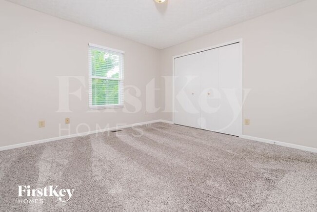 Building Photo - 5717 Pleasant Hill Dr