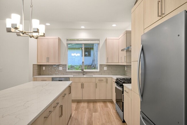 Building Photo - Modern 3BD/2.5BA Home in Sudden Valley – B...