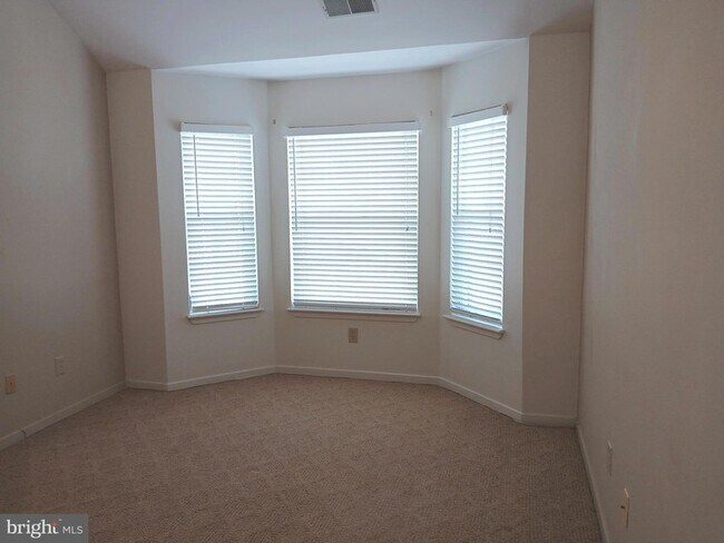 Building Photo - 247 Fountain St