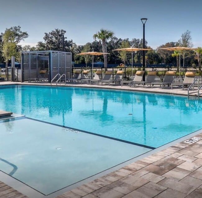 Building Photo - 4802 SW 34th Pl