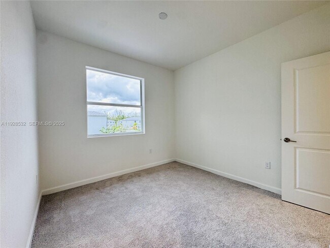 Building Photo - 243 NW 11th Ct