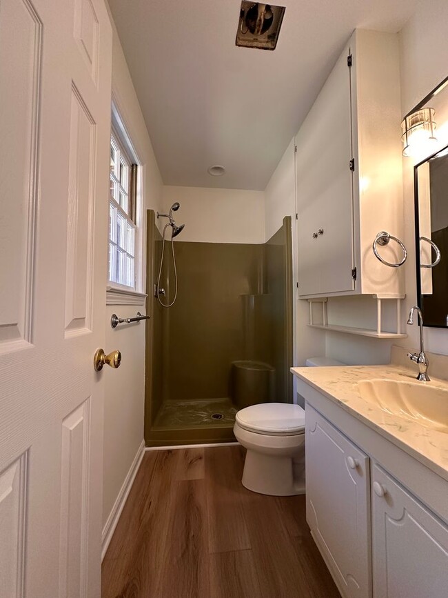 Building Photo - Home on High Tide