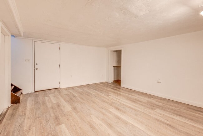 Building Photo - Available August  2026 - Great 3 Bedroom Mt. Washington Home w/ Spacious Open-Living!