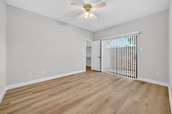 Building Photo - 8205 Sands Point Dr