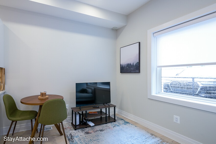 Building Photo - 2301 Ontario Rd NW