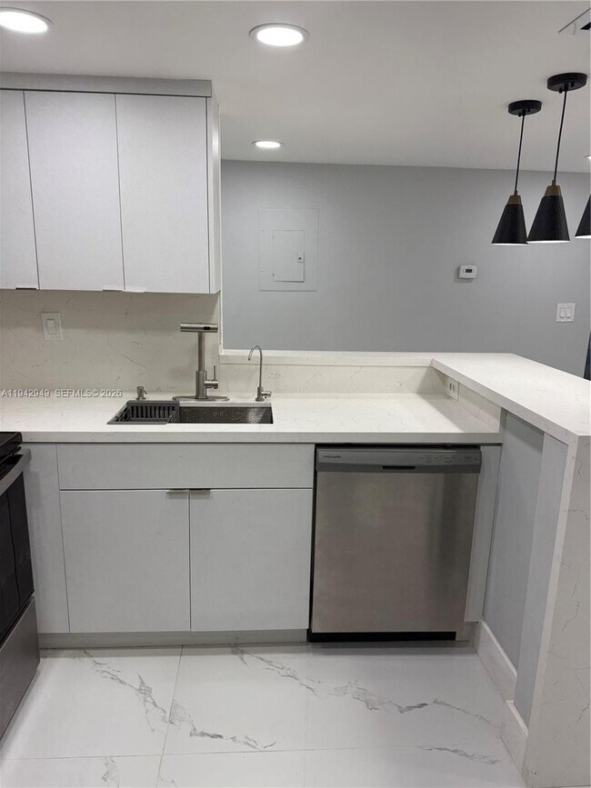 Building Photo - 9937 Nob Hill Pl