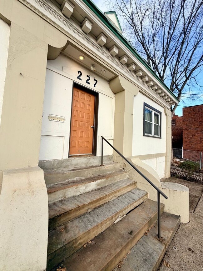 Building Photo - 227 N Negley Ave