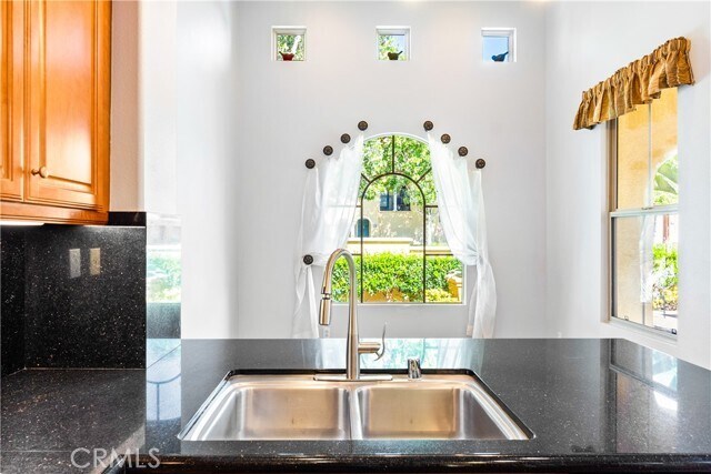 Building Photo - 116 Chantilly