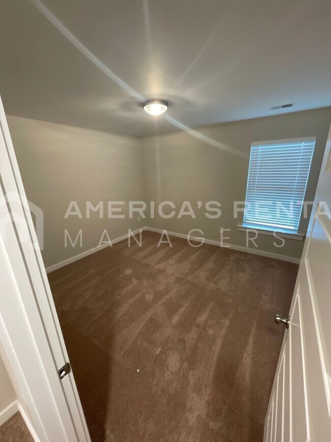 Building Photo - Home for Rent in Oak Grove, AL!!!