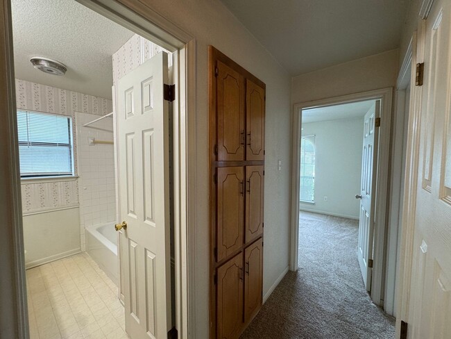 Building Photo - 208 W Blancas Dr