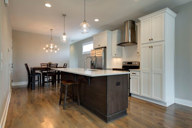 Building Photo - 1515 21st Ave N