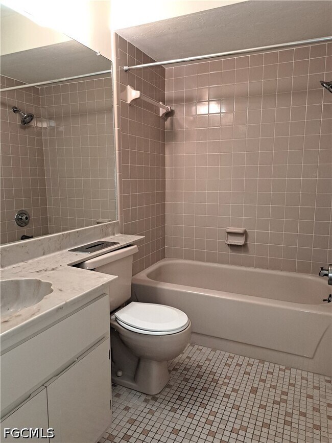 Building Photo - 10525 Putnam Ct