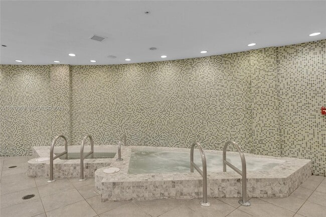 Building Photo - 253 NE 2nd St