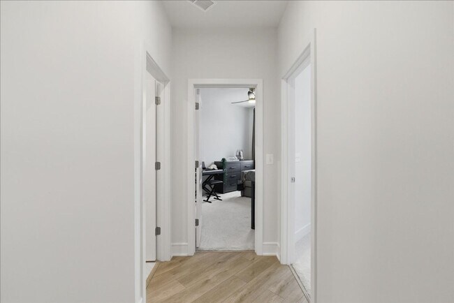 Building Photo - Welcome to this stunning, newly built 2025 townhome nestled in the heart of Brambleton