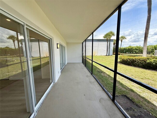 Building Photo - 400 Waterway Dr S
