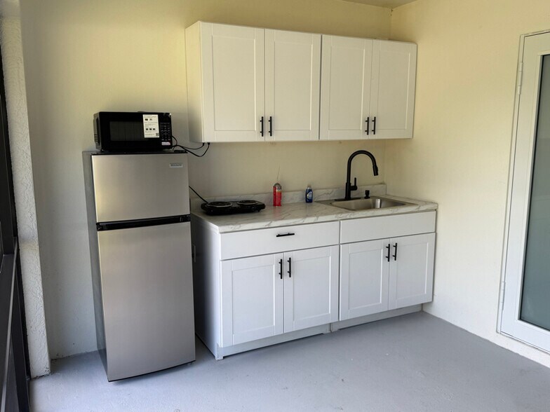 Building Photo - 513 Walter Gifford Ave S