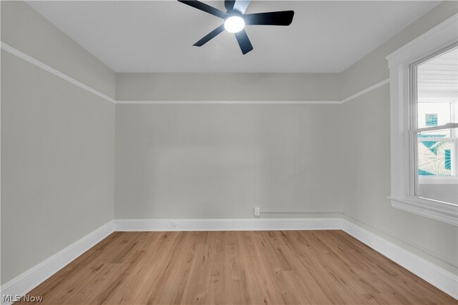 Building Photo - 1330 W 67th St