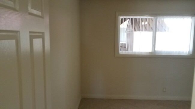 Building Photo - Super Clean & Nicely Renovated 2BR/1Bath i...