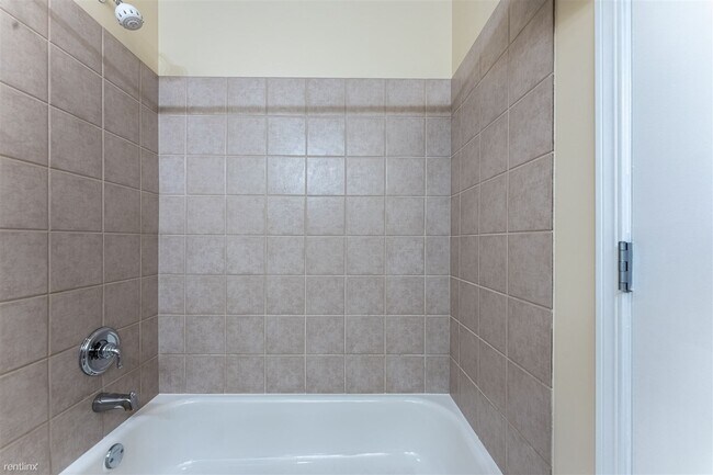 Building Photo - 2 br, 2 bath Condo - 521 W Superior St Uni...