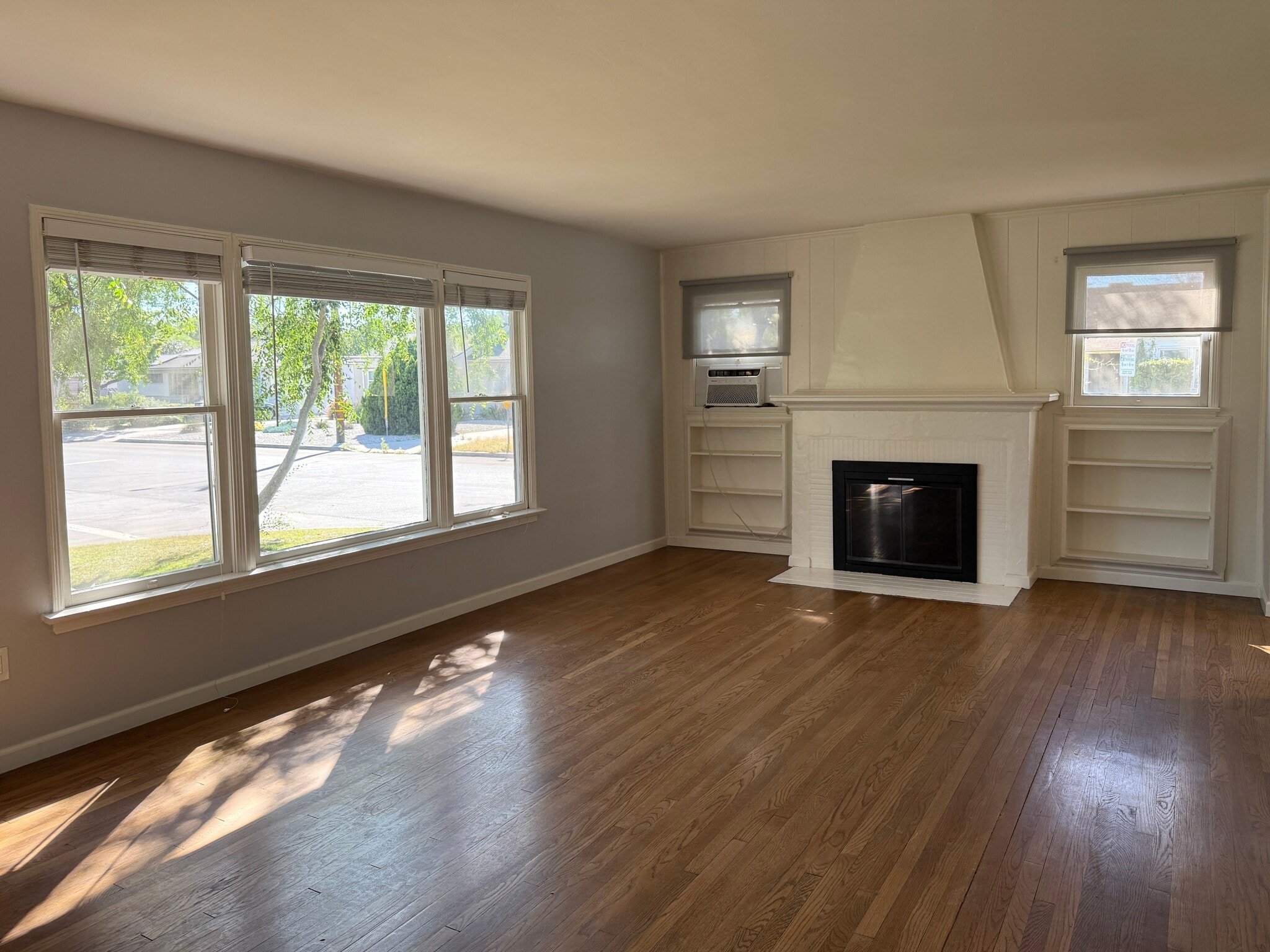 Building Photo - 11527 Albers St