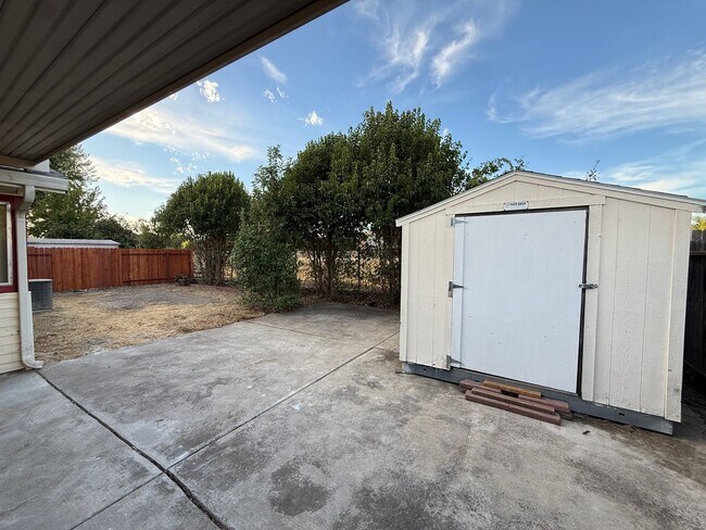 Building Photo - 67 Hermes Cir