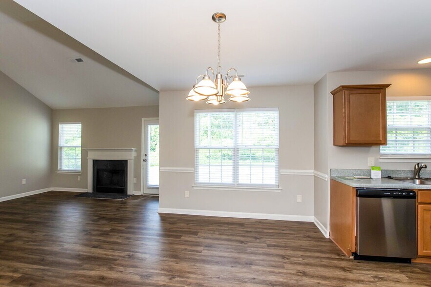 Building Photo - 7443 Hidden Creek Dr