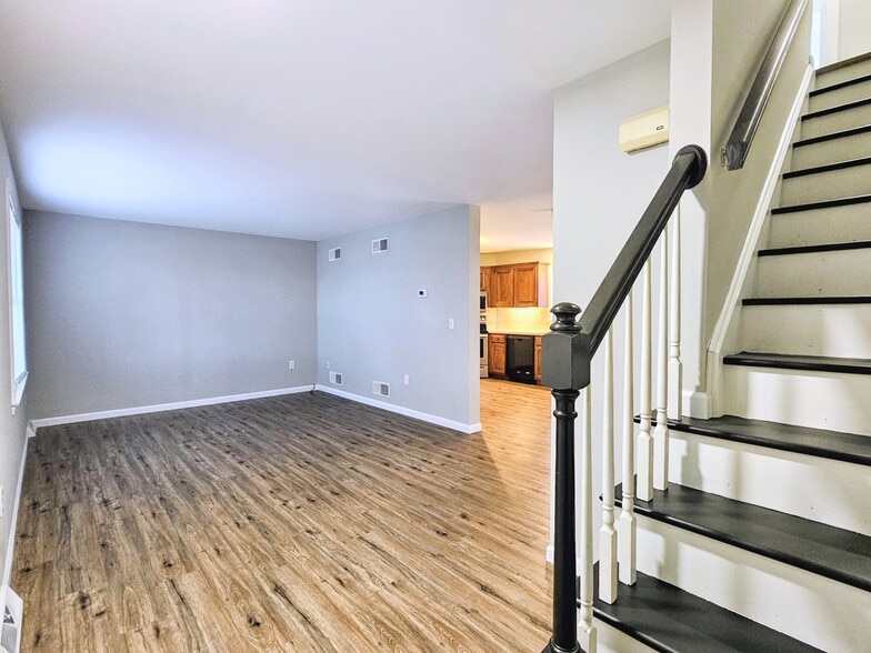 Building Photo - 35 Sunrise Cir