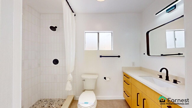 Building Photo - Charming 3BR/2BA Home in Prime Los Angeles...