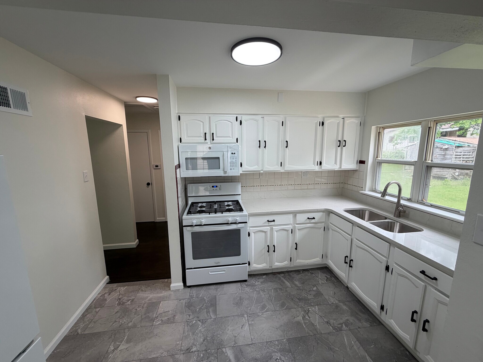 Building Photo - 8649 Kathlyn Dr
