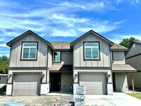 Building Photo - 605 N Rd 34