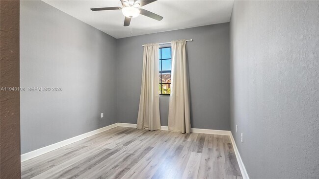 Building Photo - 141 SE 34th Terrace