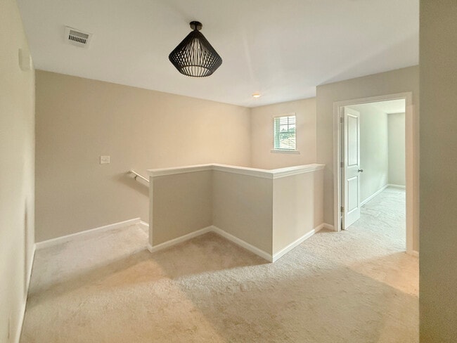 Building Photo - 4372 Grosbeak Dr