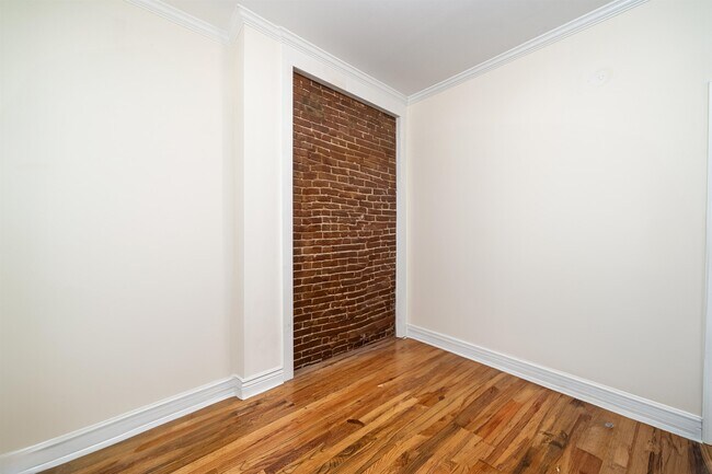 Building Photo - 264 9th St
