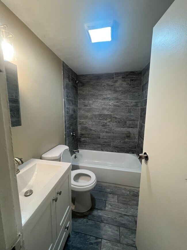 Building Photo - 172 Mt Pleasant St