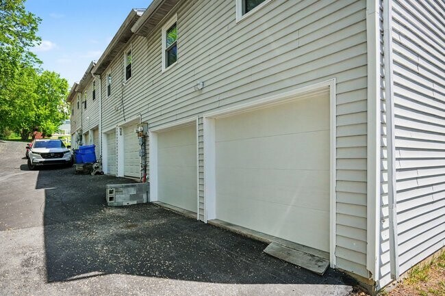 Building Photo - 54 N 62nd St