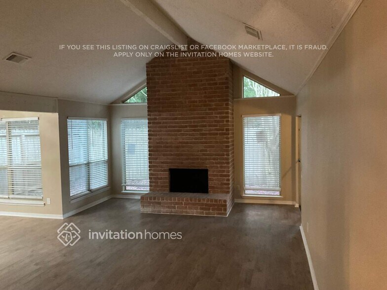 Building Photo - 2227 Briarwest Blvd