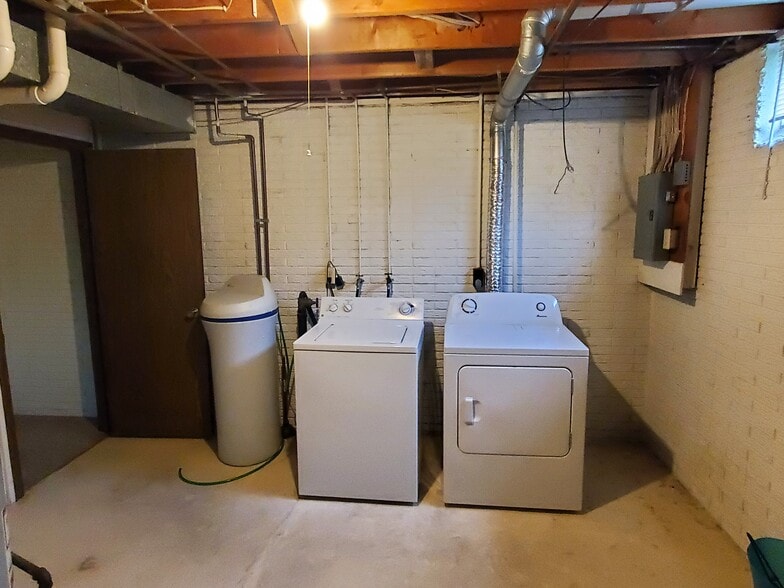 Laundry - 1100 Oleson Rd