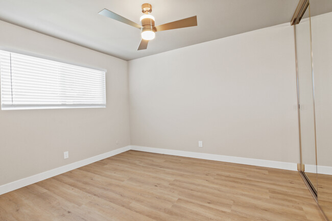 #7 Hallway Bedroom - 15962 S Myrtle Ave