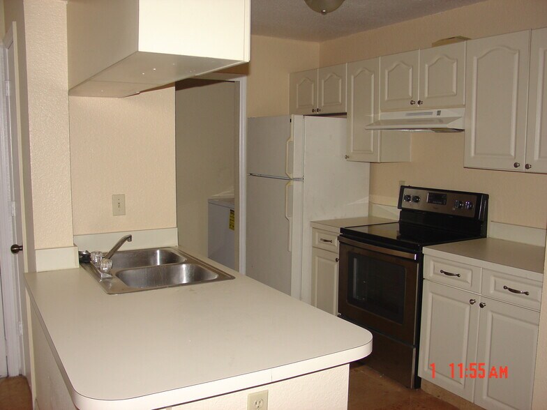 Primary Photo - 2550 N Alafaya Trl