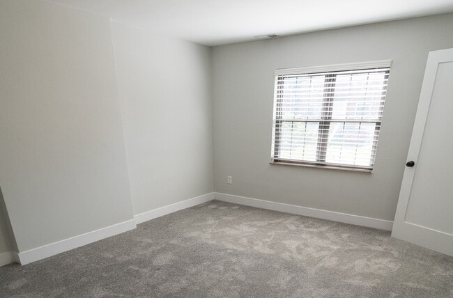 Building Photo - 151 Morrison Dr