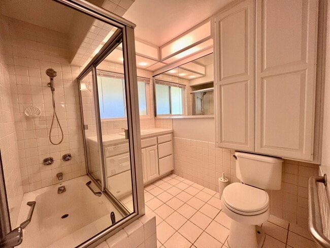 Building Photo - Large 3 Bedroom 2 Bath Home