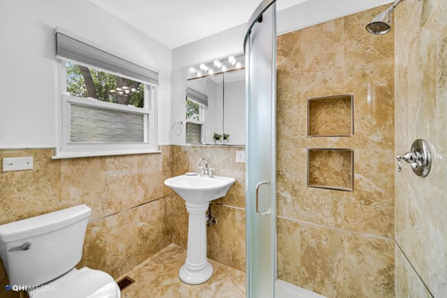 Building Photo - 1117 E Kitson Dr